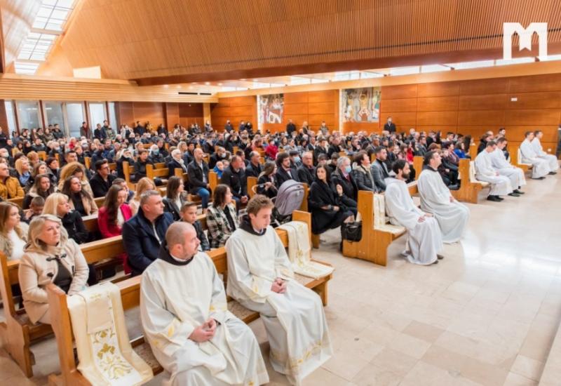 sveti red đakonata primila su osmorica kandidata - Đakonsko ređenje u mostarskoj katedrali
